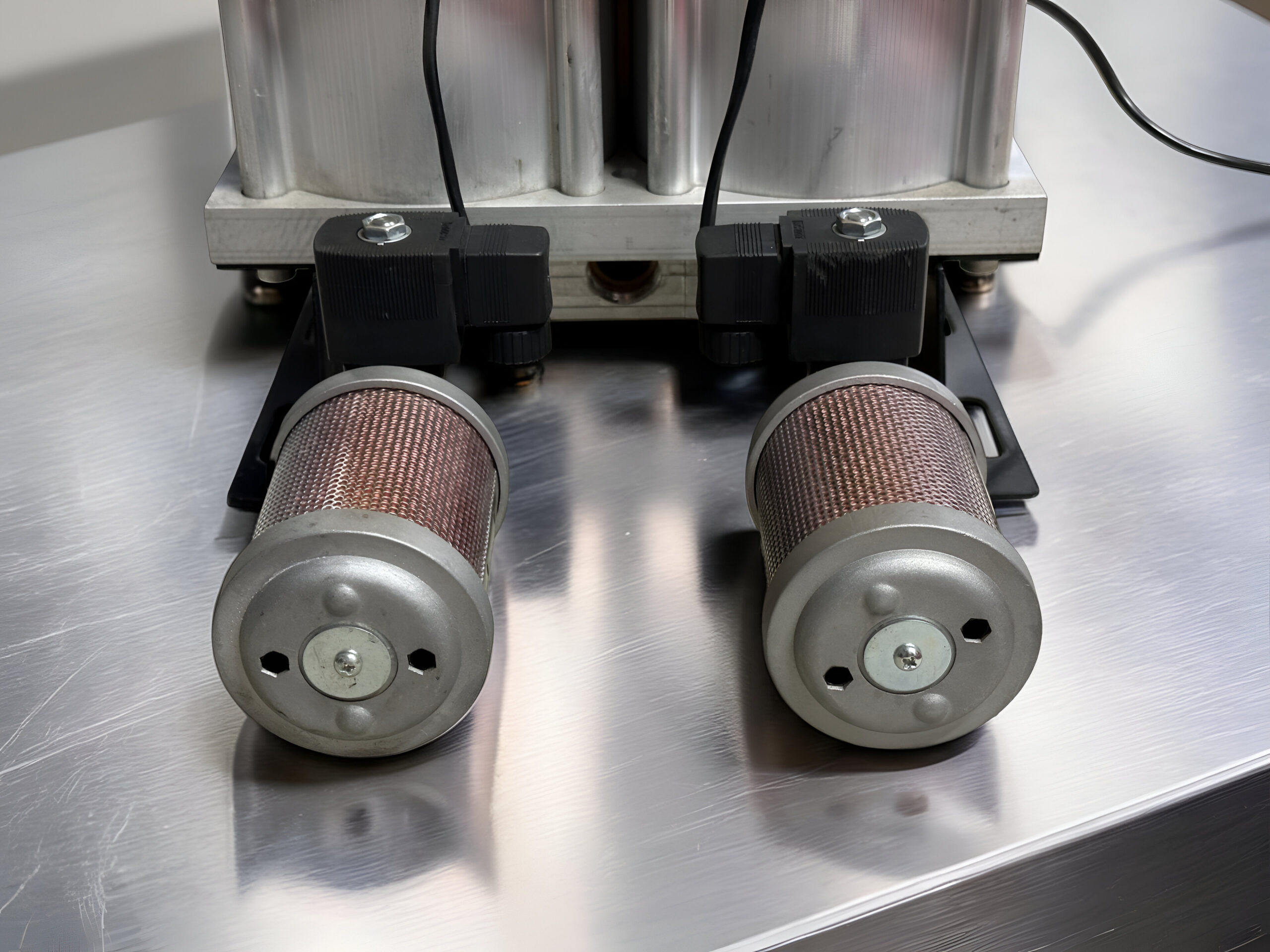 AeroX AirID-140 Heatless Desiccant Air Dryer – 140 CFM, −68°F Dew Point - Image 2